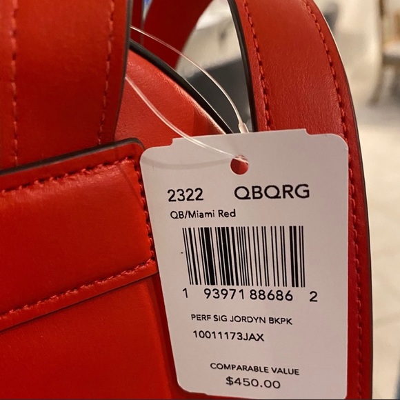 A medium backpack - Picture 8 of 11